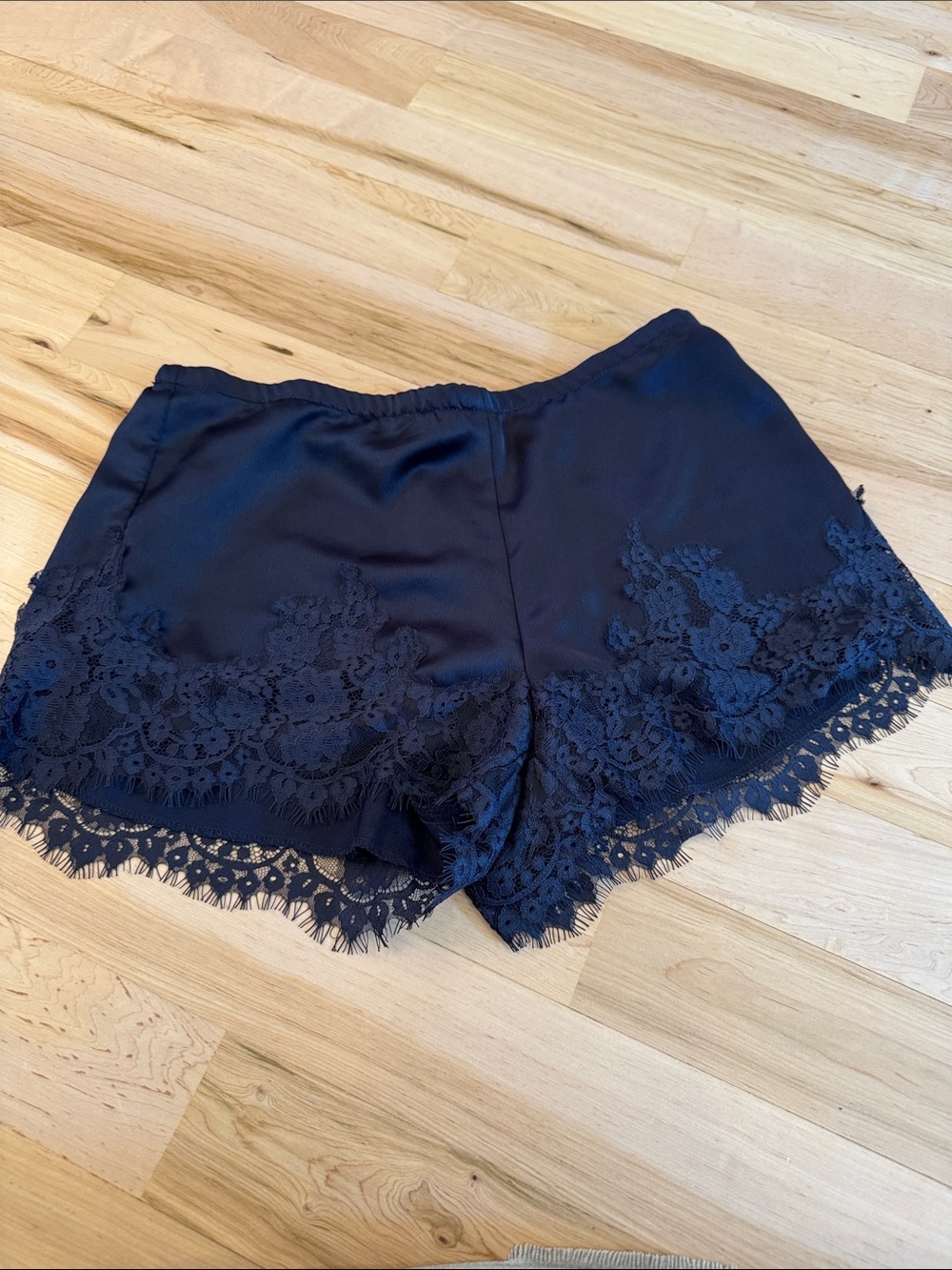 Brit the Label-Navy Lace Trim Satin Lounge Shorts-L